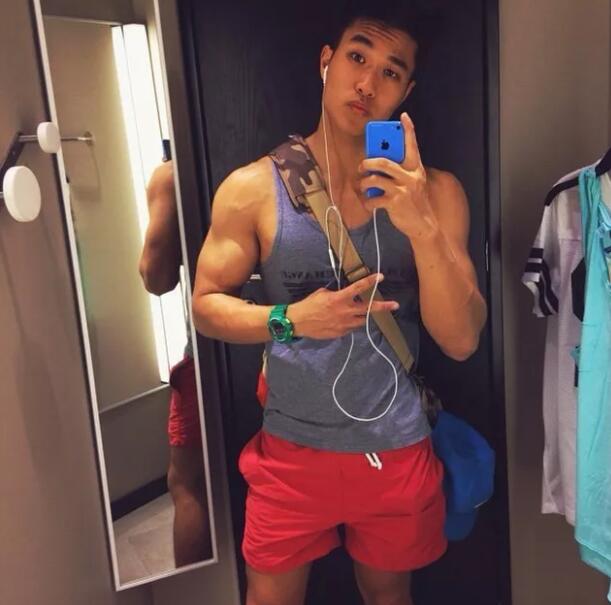 为了赚钱，我假装自己是Gay！ - 51虹马