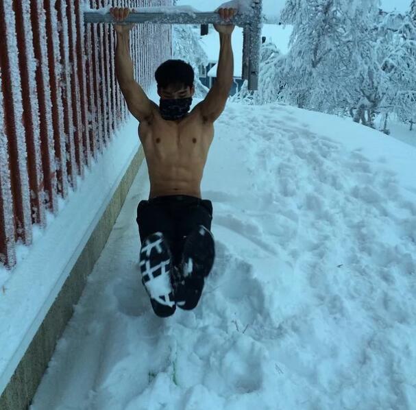 为了赚钱，我假装自己是Gay！ - 51虹马