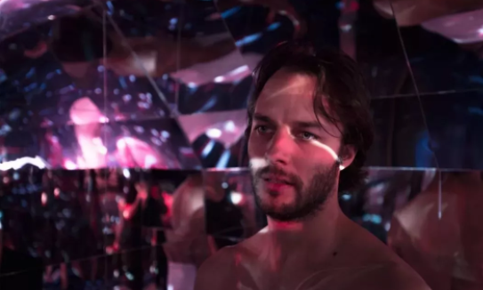 荷兰.学生恋上老师，无法自拔，YY被老师发现 - 51虹马