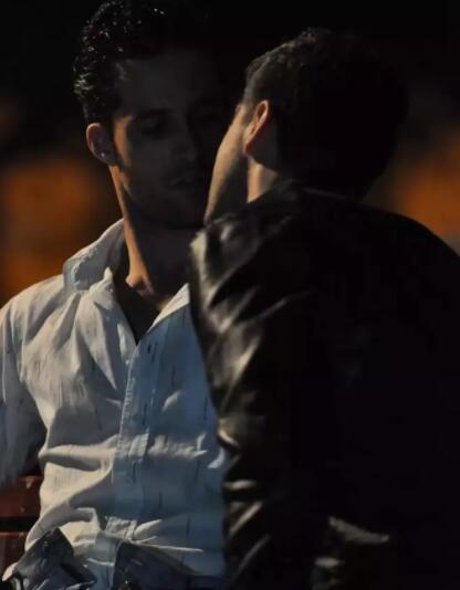 直男帅哥连续收到男性表白信 是不是每个男人心中都有一座断背山？ - 51虹马