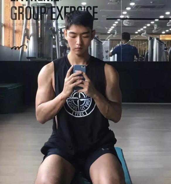 超帅小哥一身嫩肌，大长腿运动型小狼狗，被这枚行走的荷尔蒙扳弯……-51虹马