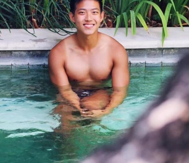 看点∣运动系小狼狗的大胸肌，精壮身材感受skr男友力，INS大方自曝属性！ - 51虹马