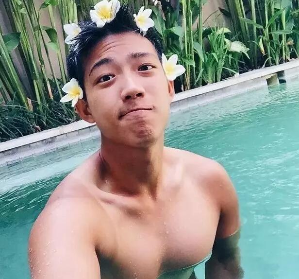 看点∣运动系小狼狗的大胸肌，精壮身材感受skr男友力，INS大方自曝属性！ - 51虹马