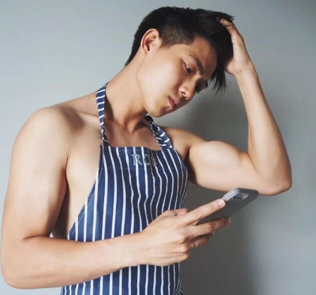 看点∣运动系小狼狗的大胸肌，精壮身材感受skr男友力，INS大方自曝属性！ - 51虹马