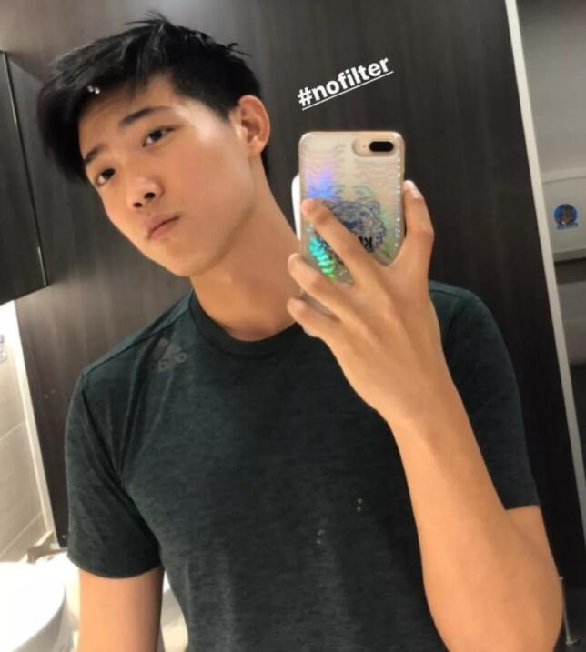 看点∣运动系小狼狗的大胸肌，精壮身材感受skr男友力，INS大方自曝属性！ - 51虹马