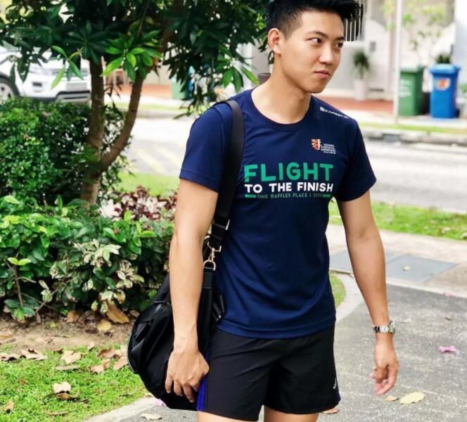 看点∣运动系小狼狗的大胸肌，精壮身材感受skr男友力，INS大方自曝属性！ - 51虹马