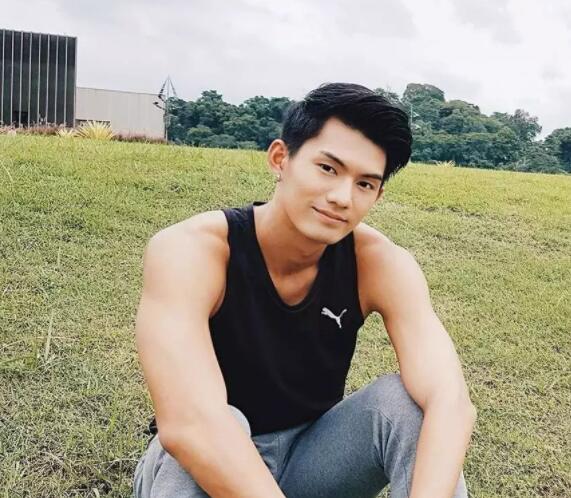 又长又快的田径体育生，首拍网剧就浴室飙车！ - 51虹马