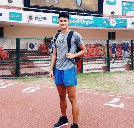 又长又快的田径体育生，首拍网剧就浴室飙车！ - 51虹马