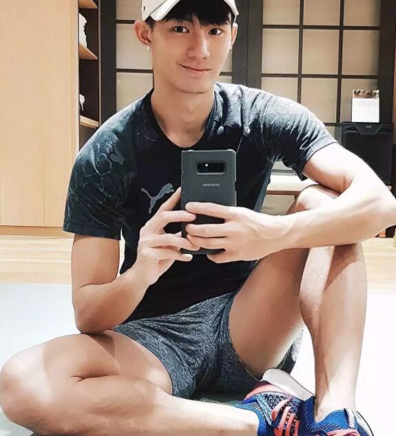 又长又快的田径体育生，首拍网剧就浴室飙车！ - 51虹马