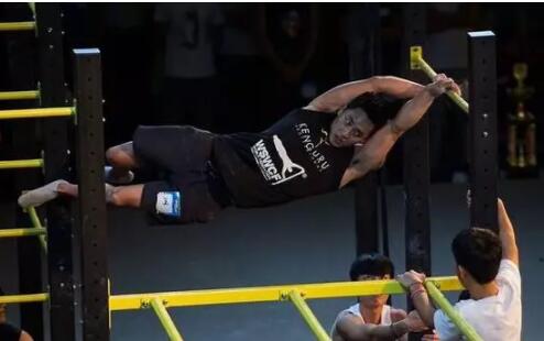 香港筋肉猛男自称“0”，疑因“鲜肉”遭禁赛？ - 51虹马