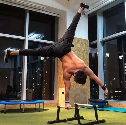 香港筋肉猛男自称“0”，疑因“鲜肉”遭禁赛？ - 51虹马