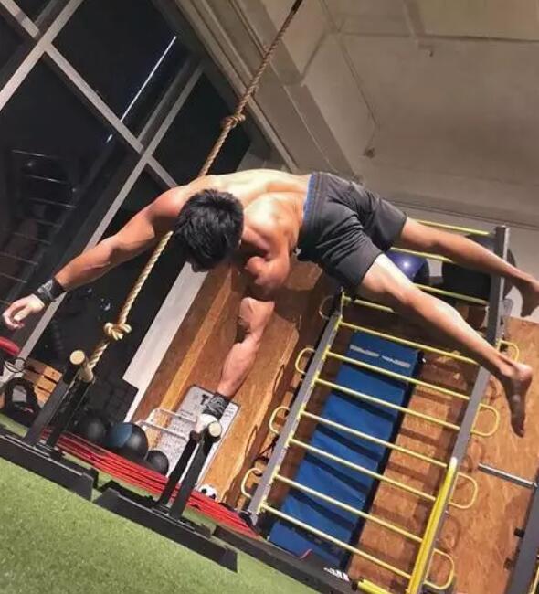 香港筋肉猛男自称“0”，疑因“鲜肉”遭禁赛？ - 51虹马