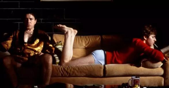 年轻鲜肉本是去见女友 却跟多金男人回了家 - 51虹马