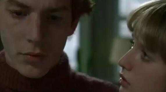 年轻鲜肉本是去见女友 却跟多金男人回了家 - 51虹马