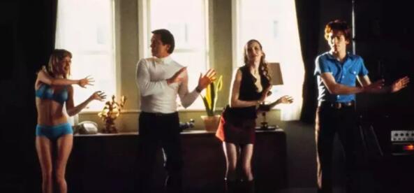 年轻鲜肉本是去见女友 却跟多金男人回了家 - 51虹马