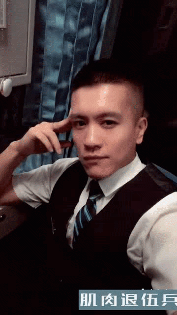 兵哥退伍后变制服男，海边浪脱得差不多了-51虹马