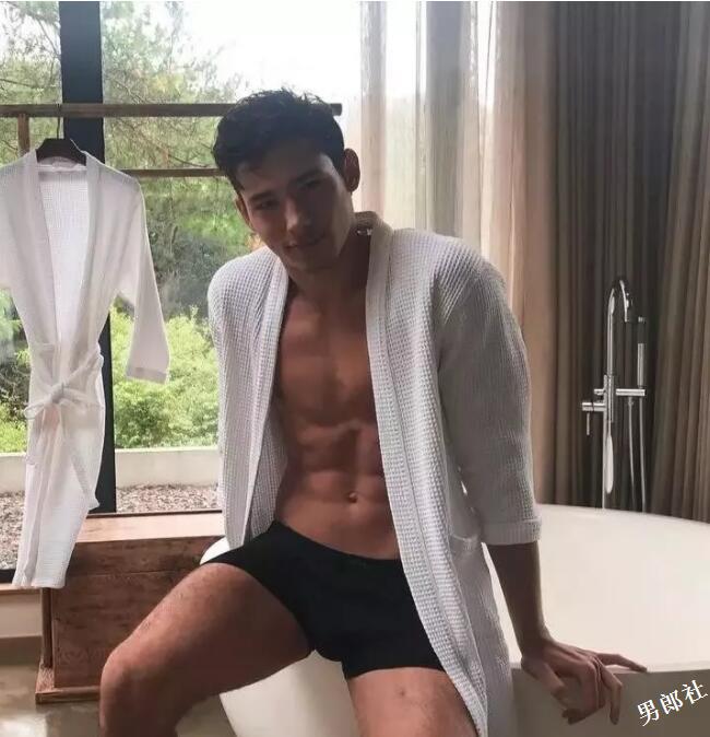 混血男模色欲写真，遮羞布都不要了吗？床上亮点更惊人-51虹马