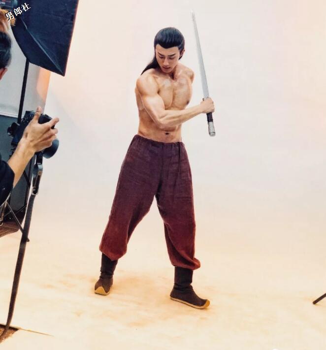 看点∣酷似"吴尊"的退役兵哥变网红硬汉，强大腱子肉身材帅你一脸！ - 51虹马