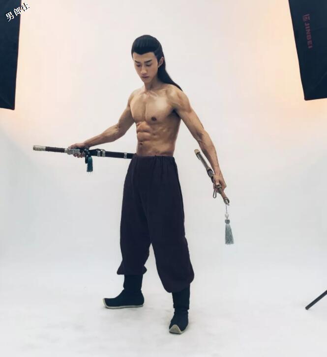 看点∣酷似"吴尊"的退役兵哥变网红硬汉，强大腱子肉身材帅你一脸！ - 51虹马