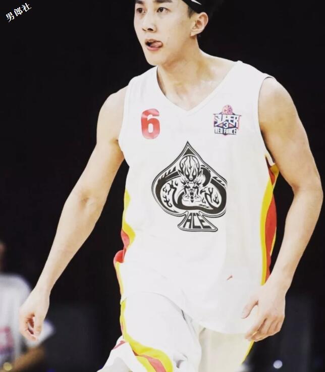 看点∣酷似"吴尊"的退役兵哥变网红硬汉，强大腱子肉身材帅你一脸！ - 51虹马