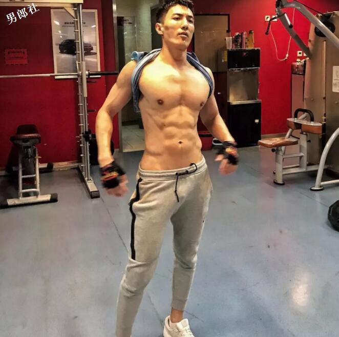 189肌肉版茺气娃娃，man男帅气姿势还很多~ - 51虹马