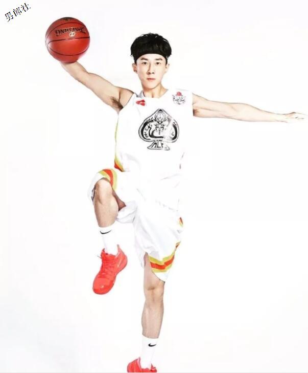 看点∣酷似"吴尊"的退役兵哥变网红硬汉，强大腱子肉身材帅你一脸！ - 51虹马