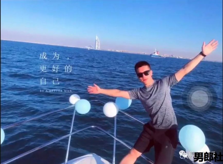 兵哥退伍后变制服男，海边浪脱得差不多了 - 51虹马