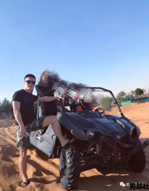 兵哥退伍后变制服男，海边浪脱得差不多了 - 51虹马