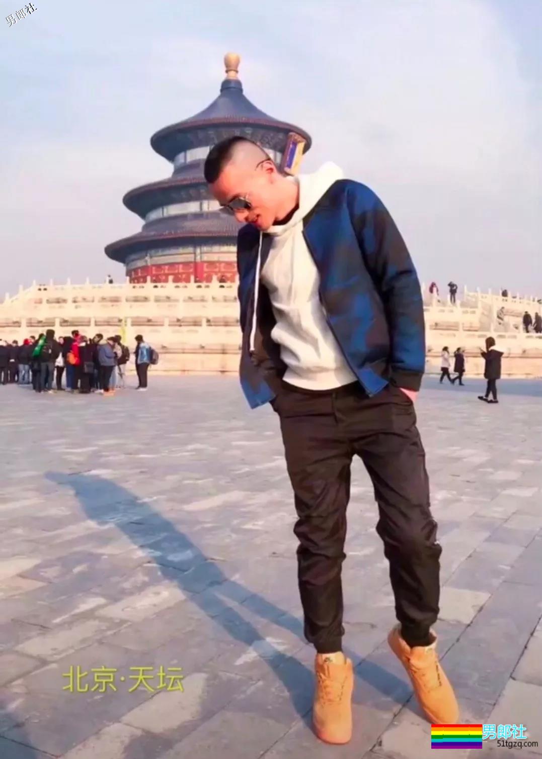 正装痞子男操控的制服性感，你一定想跟他控一下！ - 51虹马