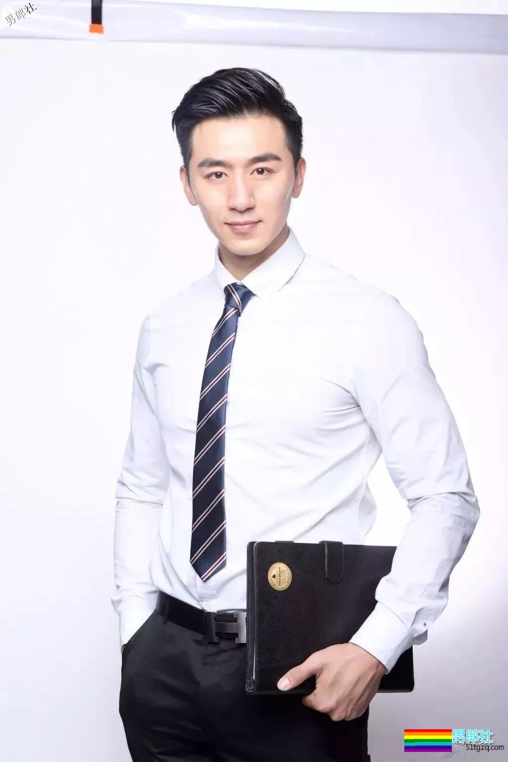 看点∣185大长腿帅气男模，自带一身腱子肉，跨界拍片被封天菜男神！ - 51虹马