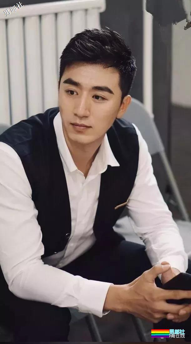 看点∣185大长腿帅气男模，自带一身腱子肉，跨界拍片被封天菜男神！ - 51虹马