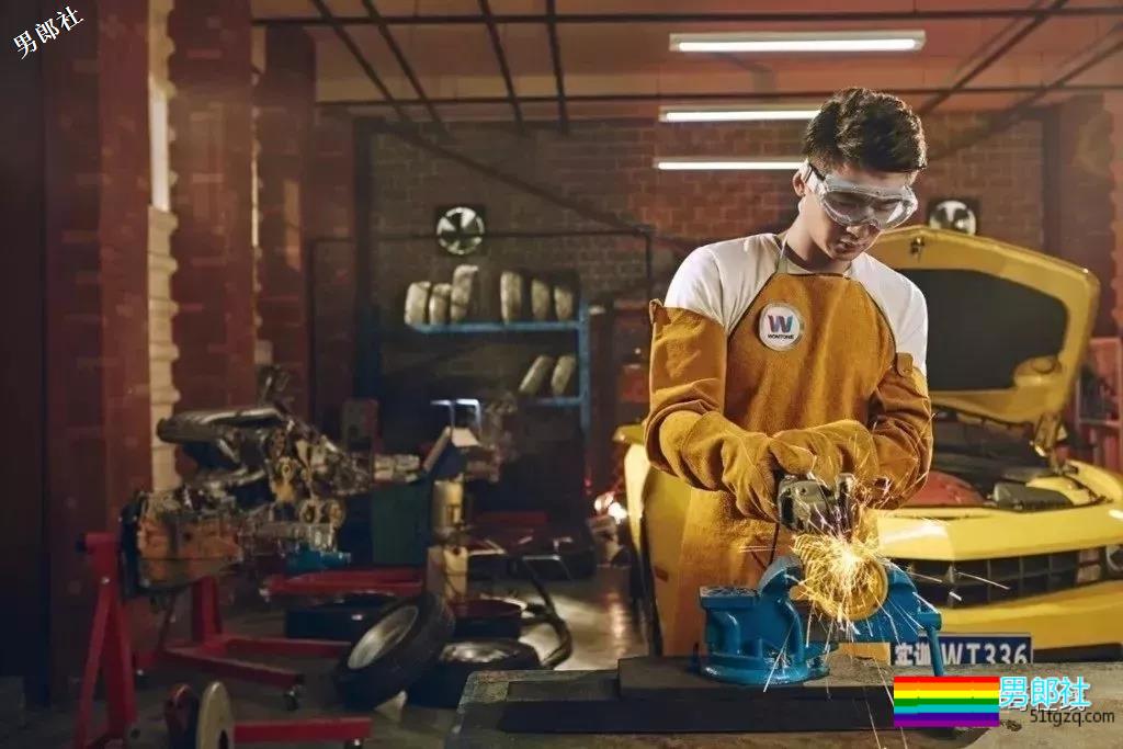 看点∣185大长腿帅气男模，自带一身腱子肉，跨界拍片被封天菜男神！ - 51虹马