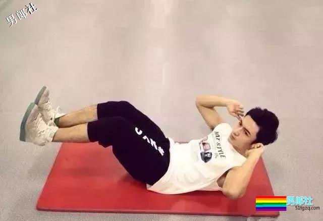 童颜巨MAN的小狼狗，水中嬉戏凭实力展现妖娆身姿！ - 51虹马