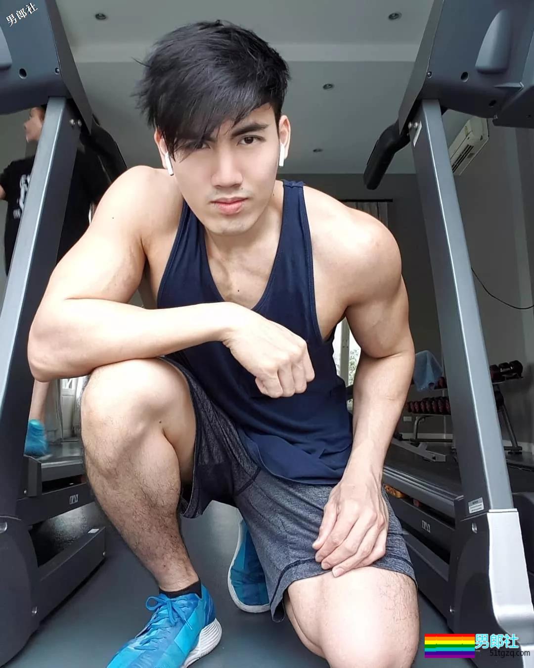 刚刚，多名摄影师被爆把人P太大 - 51虹马