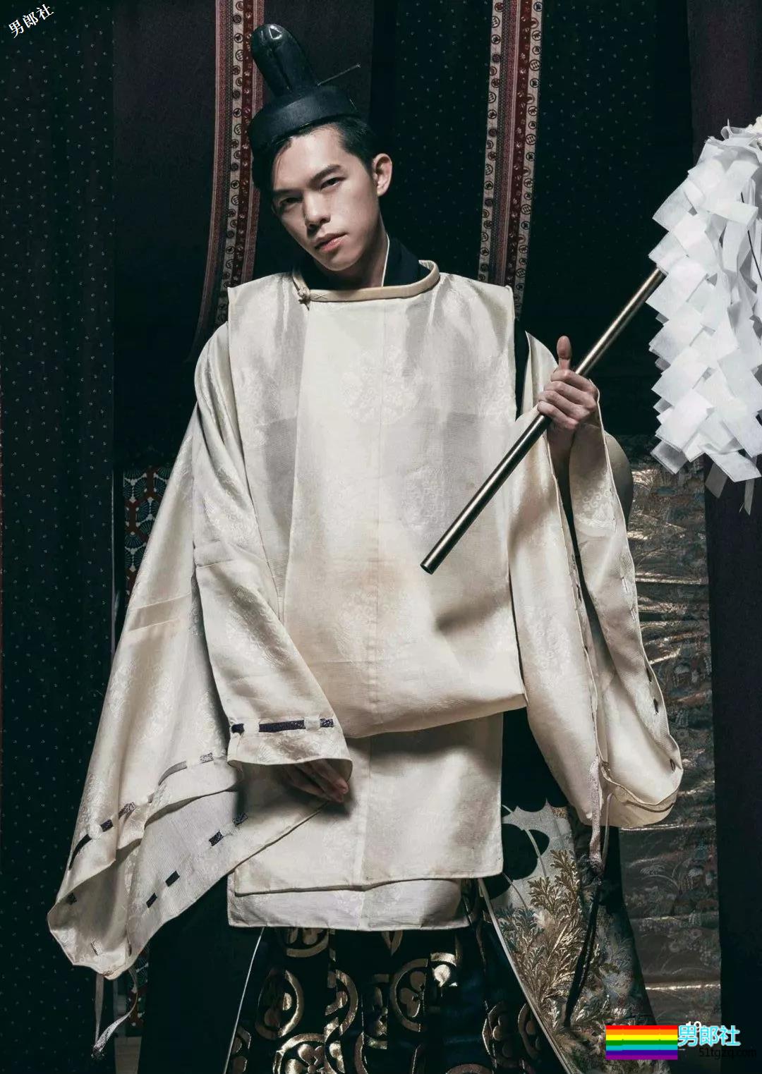 刚刚，多名摄影师被爆把人P太大 - 51虹马