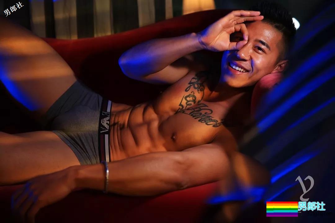 刚刚，多名摄影师被爆把人P太大 - 51虹马