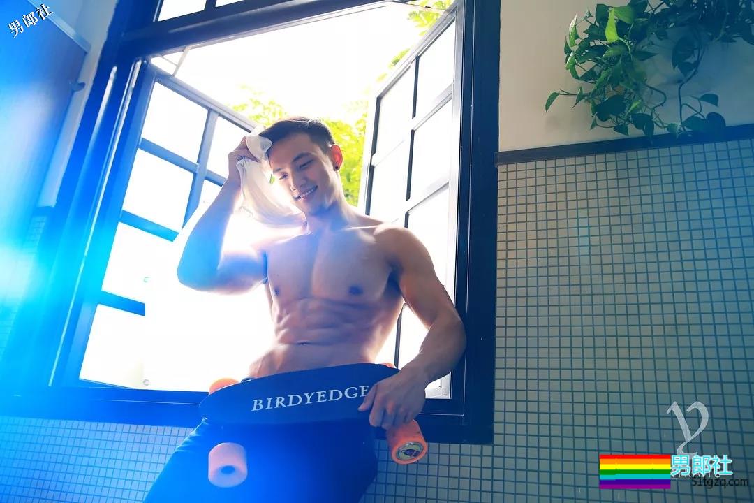 刚刚，多名摄影师被爆把人P太大 - 51虹马