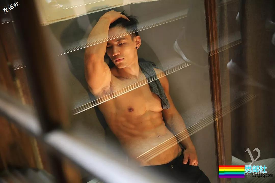 刚刚，多名摄影师被爆把人P太大 - 51虹马