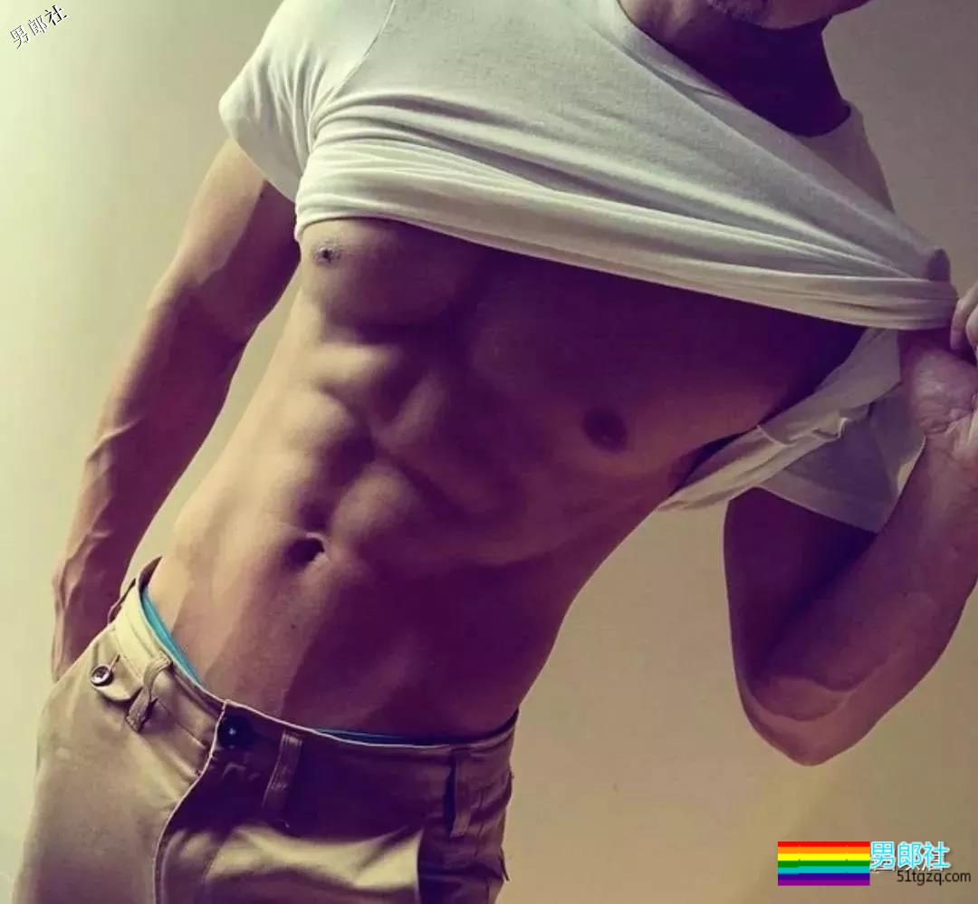 大胸肌体育生自带翘臀 - 51虹马