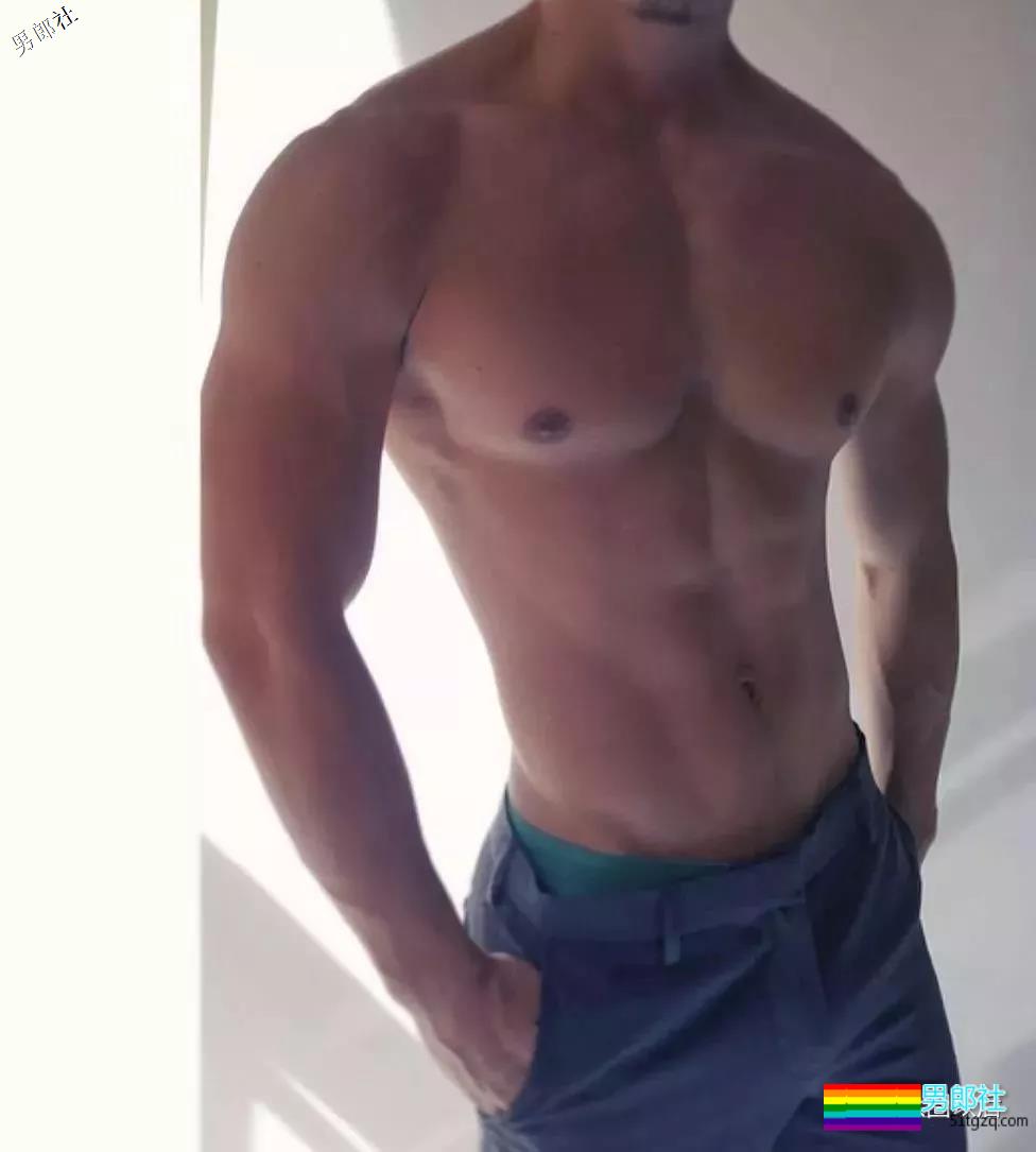 大胸肌体育生自带翘臀 - 51虹马