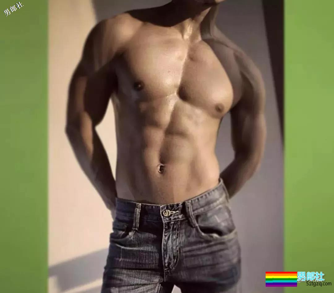 大胸肌体育生自带翘臀 - 51虹马