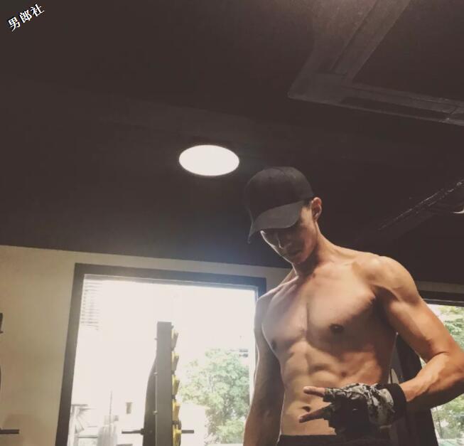 看点∣酷似"吴尊"的退役兵哥变网红硬汉，强大腱子肉身材帅你一脸！ - 51虹马
