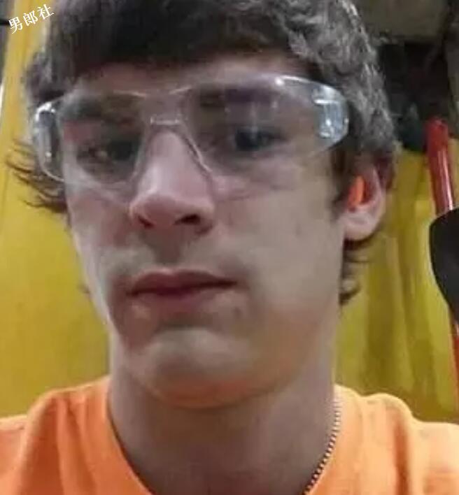 24岁肌肉男喝醉“性侵”排气管被判1年缓刑！ - 51虹马