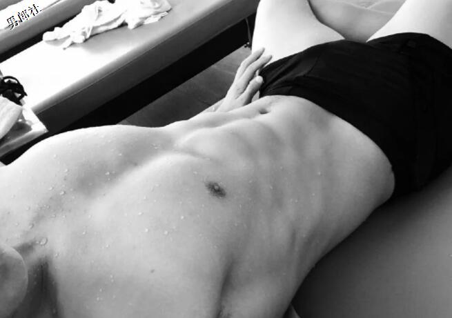 延安大学95后男生脱掉衣服的公狗腰太惊人了 - 51虹马