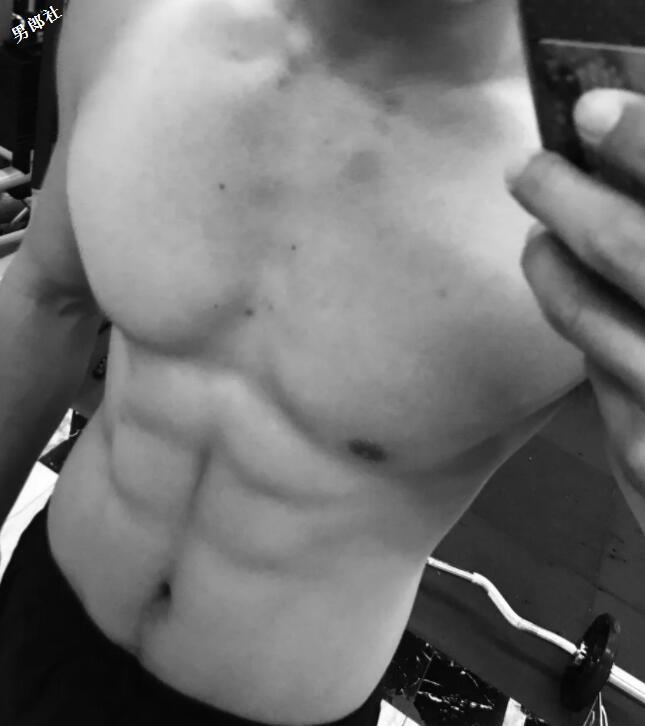 延安大学95后男生脱掉衣服的公狗腰太惊人了 - 51虹马