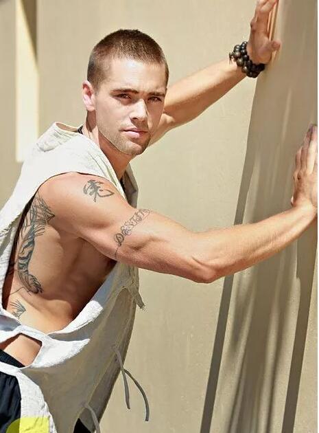 DNA男模千里少林学功夫，回国后竟然.... - 51虹马