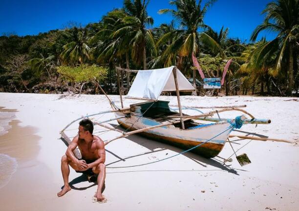 刚刚，多名摄影师被爆把人P太大 - 51虹马