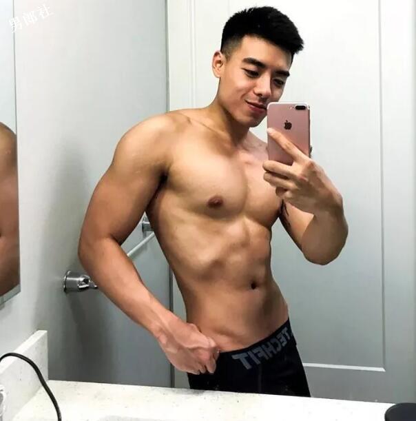 这枚前凸后翘的内裤boy开野车,INS上各种露肉骚操作! - 51虹马 这枚前凸后翘的内裤boy开野车,INS上各种露肉骚操作! - 51虹马