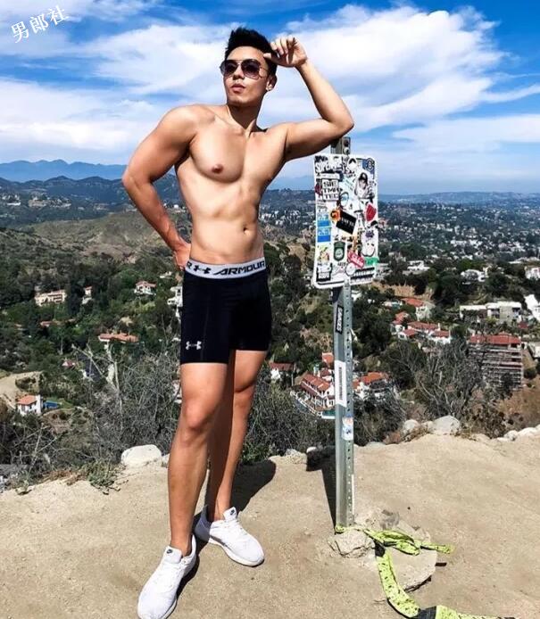 这枚前凸后翘的内裤boy开野车,INS上各种露肉骚操作! - 51虹马 这枚前凸后翘的内裤boy开野车,INS上各种露肉骚操作! - 51虹马