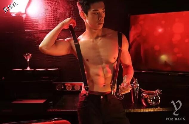 钟爱抖M面具诱惑的健身教练,泳裤出镜微博飙车好羞耻! - 51虹马 钟爱抖M面具诱惑的健身教练,泳裤出镜微博飙车好羞耻! - 51虹马